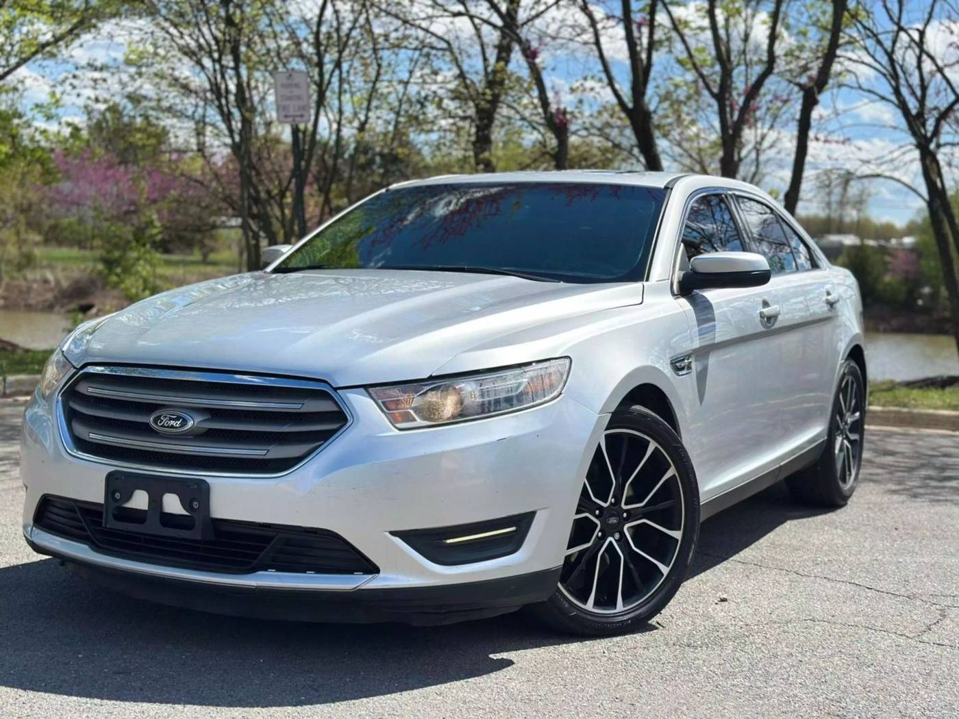 2017 Ford Taurus SEL — Sedan — 100,568 mi — Lebanon, TN