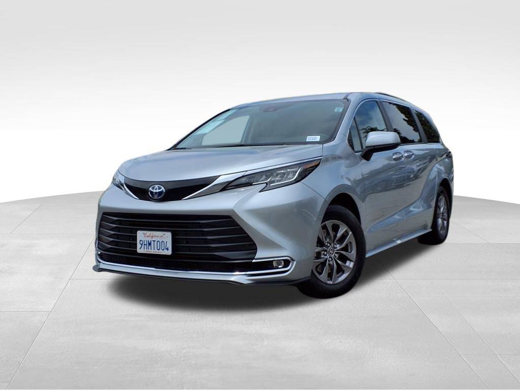 2023 Toyota Sienna XLE — Minivan — 26,166 mi — Thousand Oaks, CA