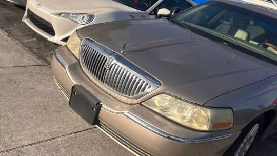 2003 Lincoln Town Car Signature — Sedan — 92,038 mi — Miramar, FL