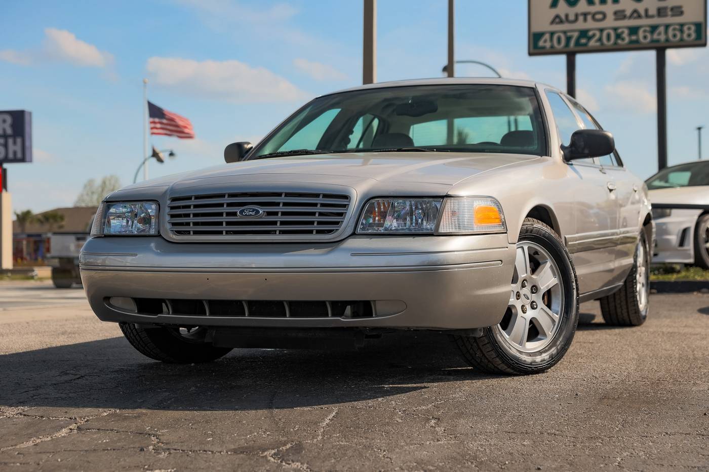 2005 Ford Crown Victoria LX — Sedan — 89,712 mi — Orlando, FL