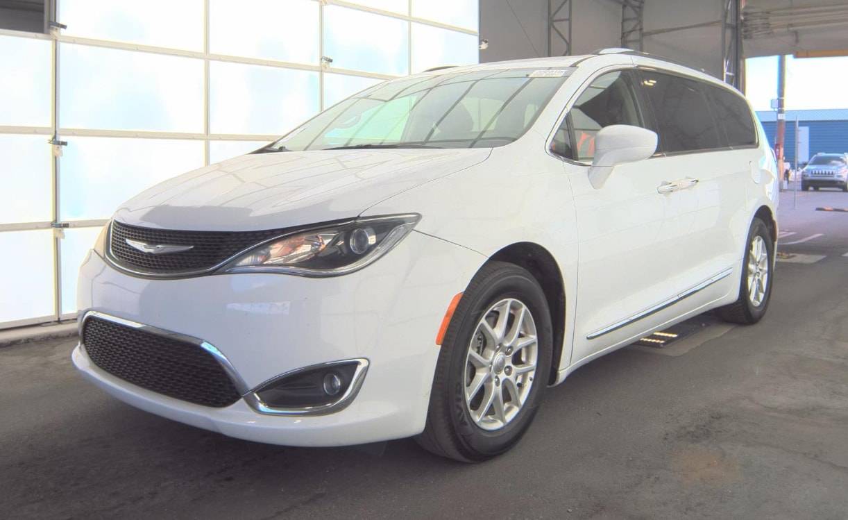 2020 Chrysler Pacifica Touring L — Minivan — 125,132 mi — Orlando, FL
