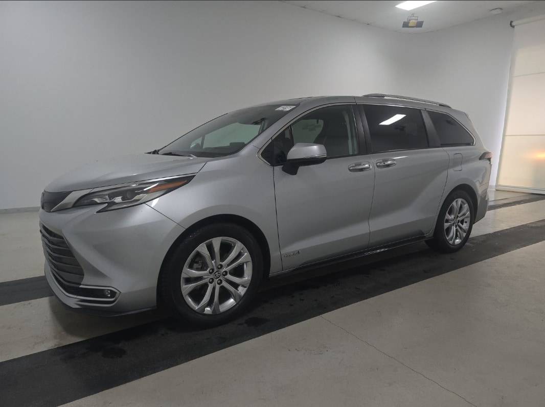 2021 Toyota Sienna Platinum — Minivan — 72,706 mi — Orlando, FL