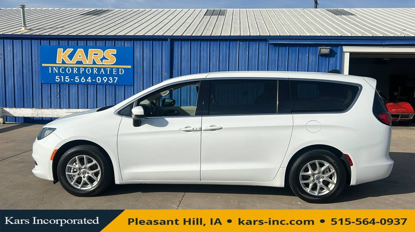 2021 Chrysler Voyager LX — Minivan — 123,820 mi — Pleasant Hill, IA