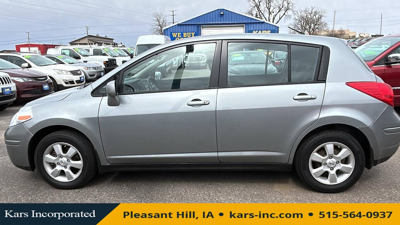 2009 Nissan Versa 1.8 SL — Hatchback — 51,434 mi — Pleasant Hill, IA