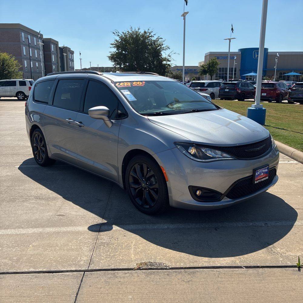 2020 Chrysler Pacifica Touring L Plus — Minivan — 96,217 mi — Indianapolis, IN