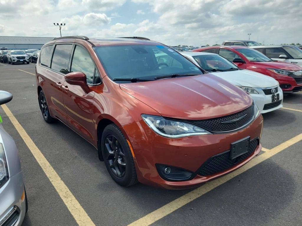 2018 Chrysler Pacifica Limited — Minivan — 85,445 mi — Indianapolis, IN
