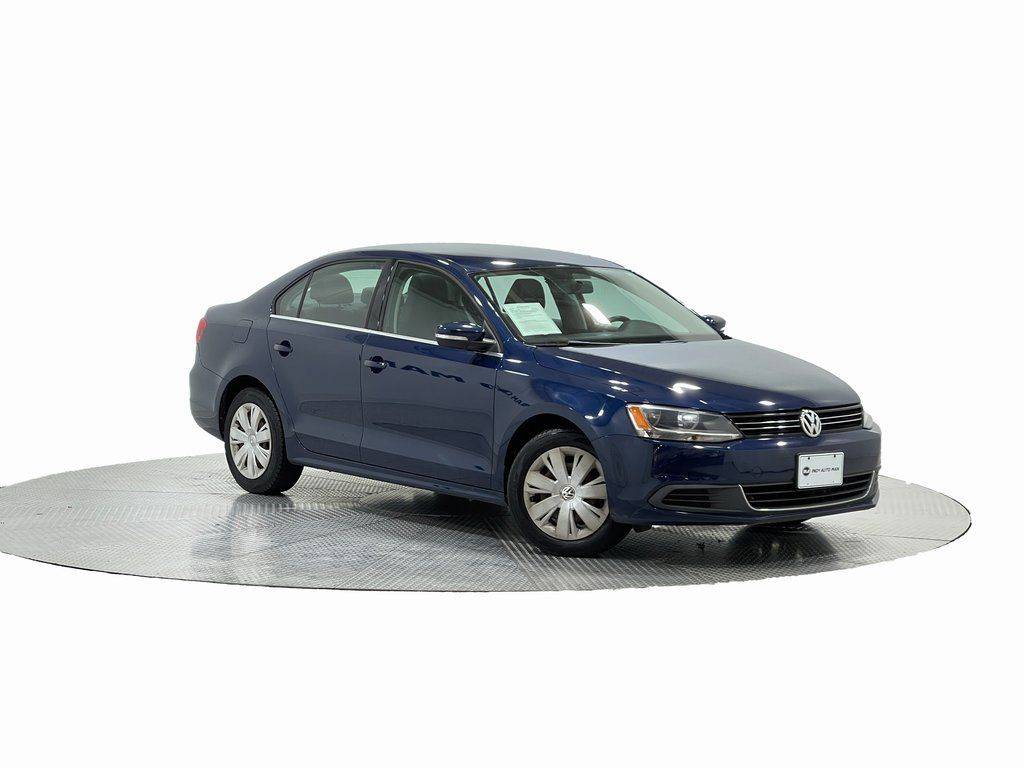 2013 Volkswagen Jetta SE — Sedan — 121,642 mi — Indianapolis, IN