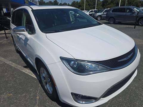 2019 Chrysler Pacifica Limited — Minivan — 86,915 mi — Indianapolis, IN