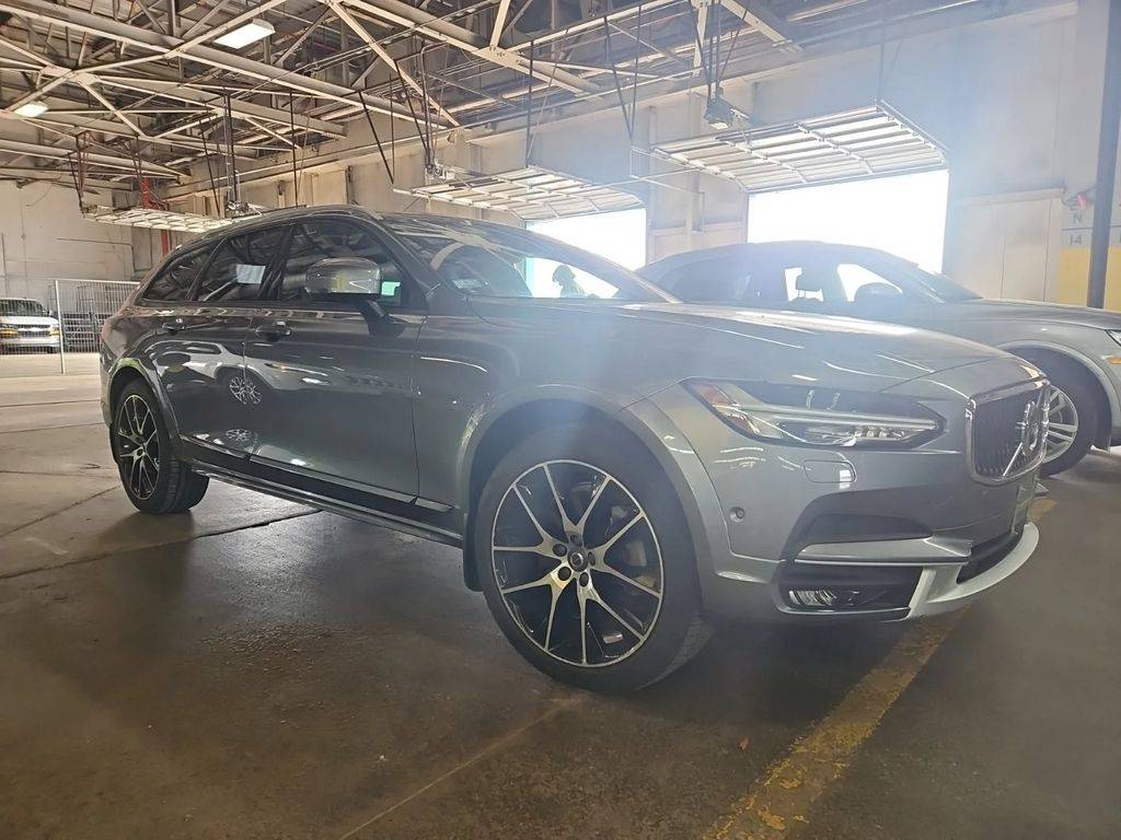 2018 Volvo V90 Cross Country T6 — Wagon — 81,664 mi — Indianapolis, IN