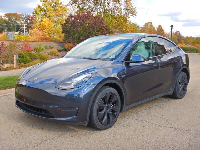 2025 Tesla Model Y Long Range — SUV — 5,329 mi — Pittsburgh, PA