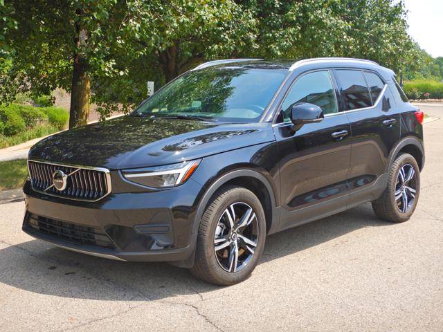 2025 Volvo XC40 B5 Core Bright Theme