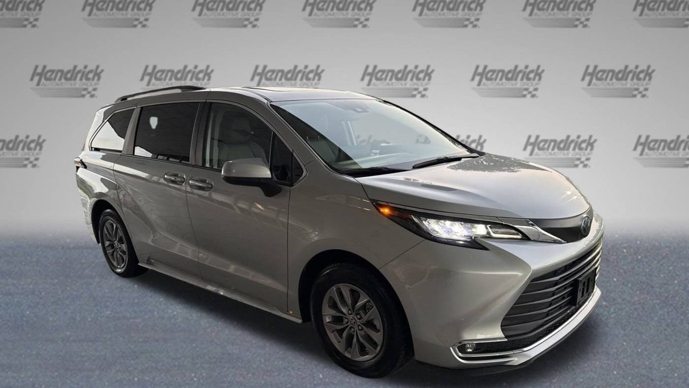 2023 Toyota Sienna XLE — Minivan — 33,990 mi — North Charleston, SC