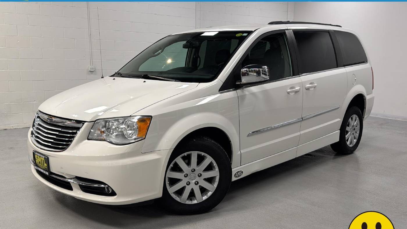 2011 Chrysler Town & Country Touring-L — Minivan — 74,411 mi — Merrillville, IN