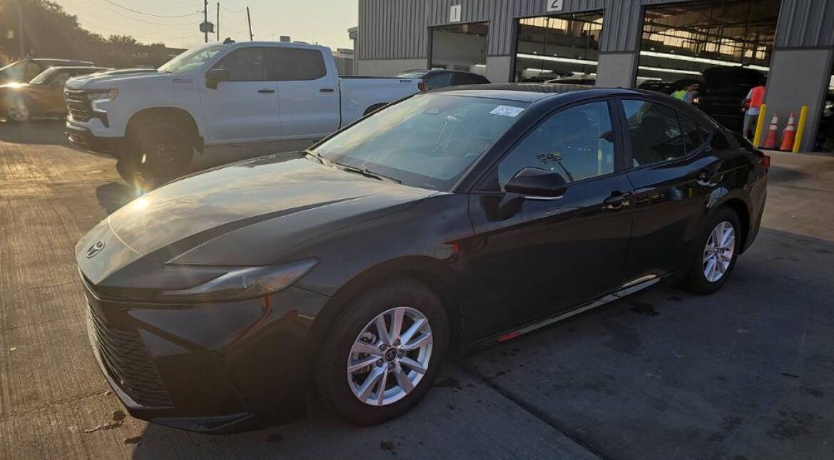 2025 Toyota Camry Hybrid LE — Sedan — 8,030 mi — Walpole, MA