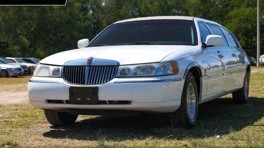 1999 Lincoln Town Car Executive