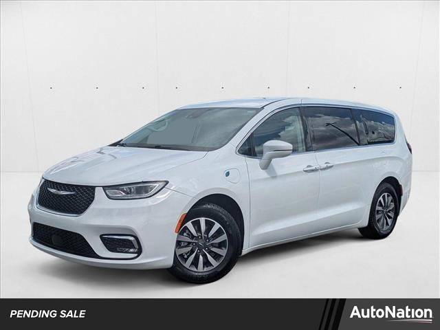 2022 Chrysler Pacifica Hybrid Touring L — Minivan — 75,386 mi — Jacksonville, FL
