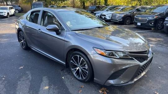 2020 Toyota Camry SE — Sedan — 15,382 mi — Islip, NY