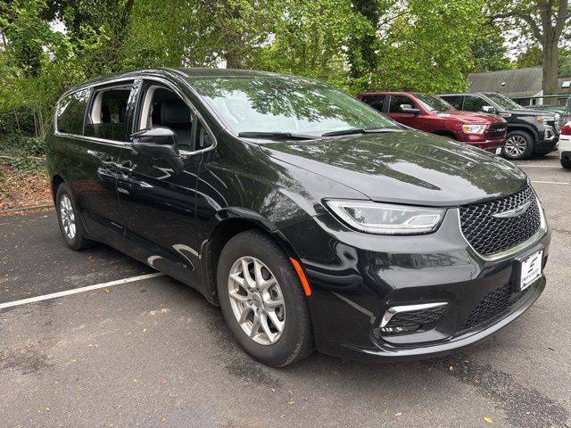 2023 Chrysler Pacifica Touring L — Minivan — 57,843 mi — Islip, NY