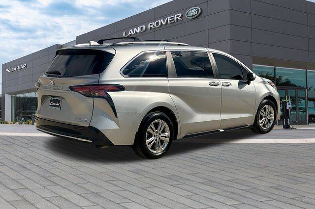 2024 Toyota Sienna Platinum — Minivan — 21,960 mi — San Antonio, TX