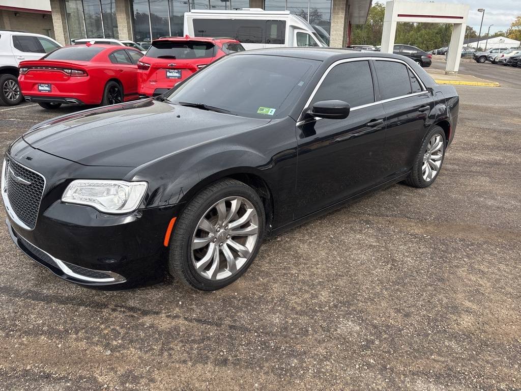 2017 Chrysler 300 Limited — Sedan — 90,071 mi — Columbus, OH