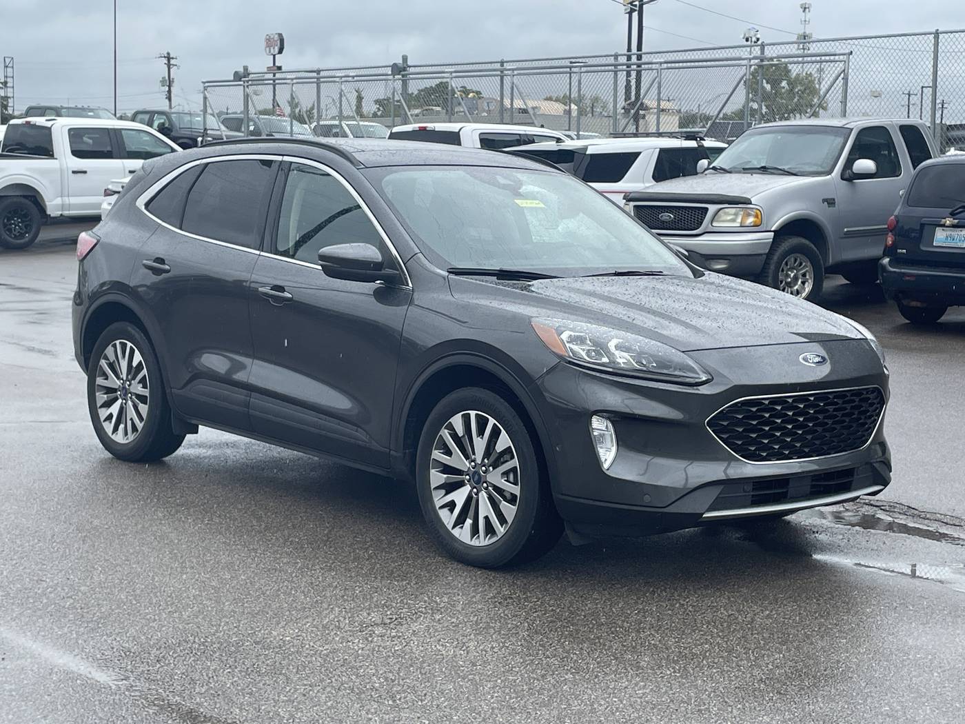 2020 Ford Escape Titanium — SUV — 23,534 mi — Cincinnati, OH