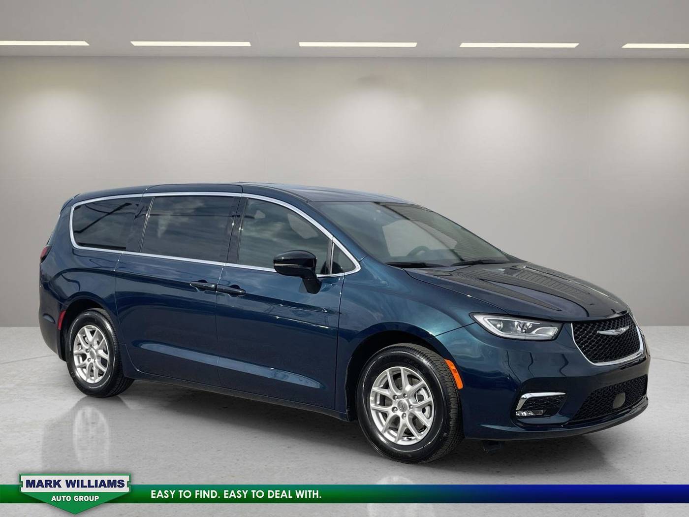2025 Chrysler Pacifica Select — Minivan — 1,600 mi — Cincinnati, OH