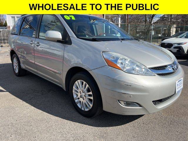 2007 Toyota Sienna XLE — Minivan — 151,656 mi — Chicago, IL