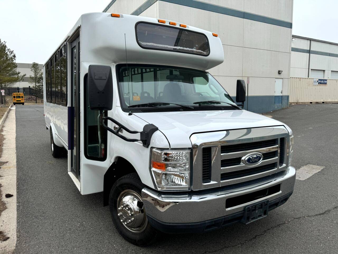 2013 Ford Econoline Commercial Cutaway E-450 — Chassis Cab Truck — 81,481 mi — Chantilly, VA