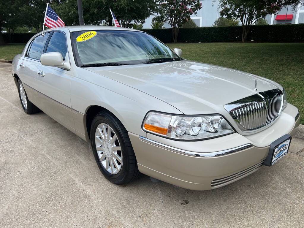 2006 Lincoln Town Car Signature — Sedan — 68,549 mi — Portsmouth, VA
