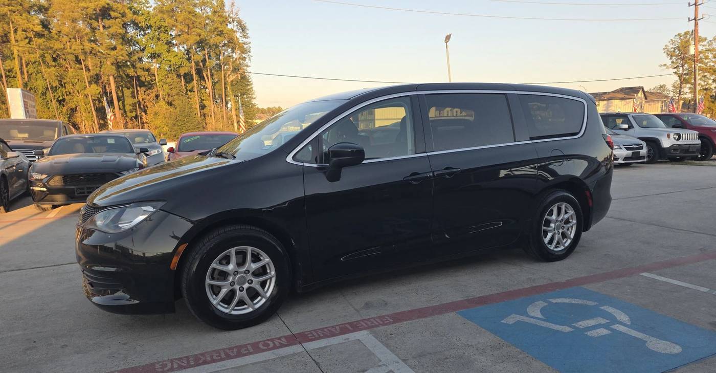 2017 Chrysler Pacifica Touring — Minivan — 110,670 mi — Spring, TX