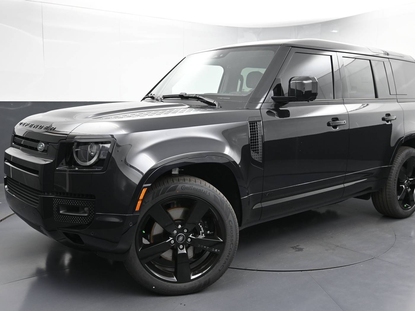 2025 Land Rover Defender V8 — SUV — 1,933 mi — Greenville, SC
