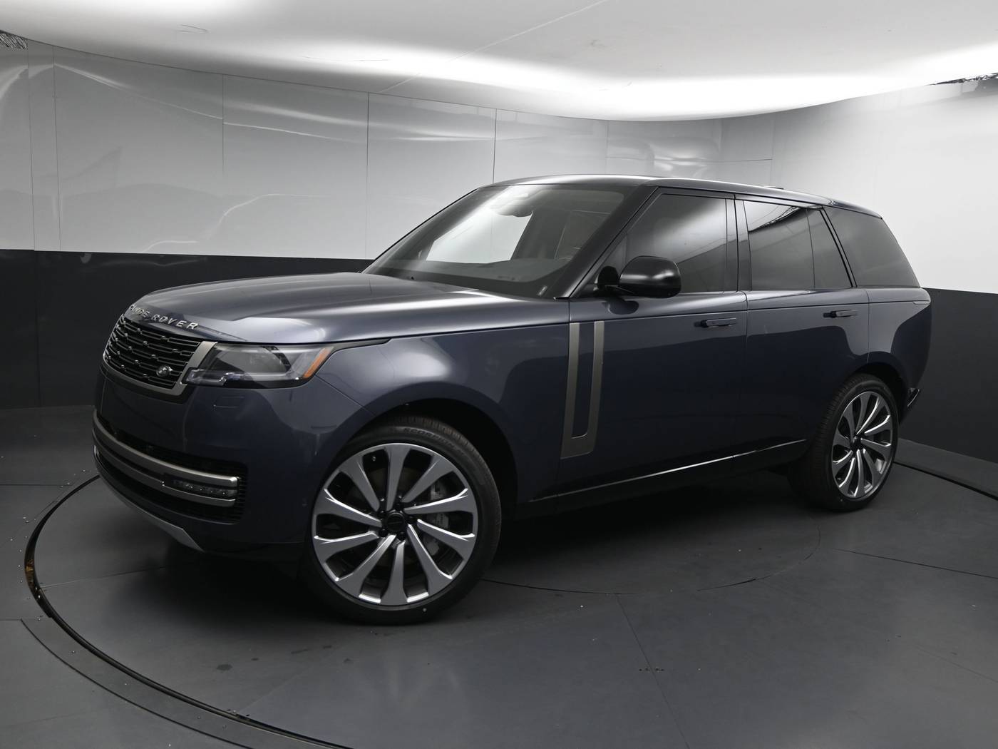 2026 Land Rover Range Rover P530 SE