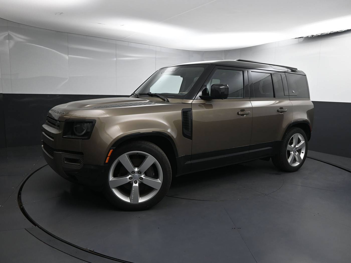 2024 Land Rover Defender X-Dynamic SE — SUV — 18,122 mi — Greenville, SC