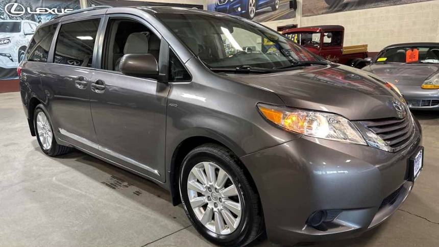 2016 Toyota Sienna LE — Minivan — 92,618 mi — Worcester, MA