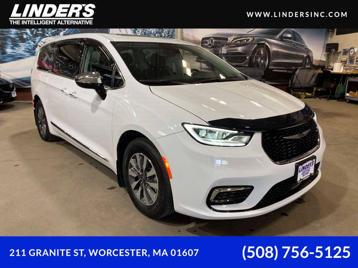 2023 Chrysler Pacifica Hybrid Limited — Minivan — 28,791 mi — Worcester, MA