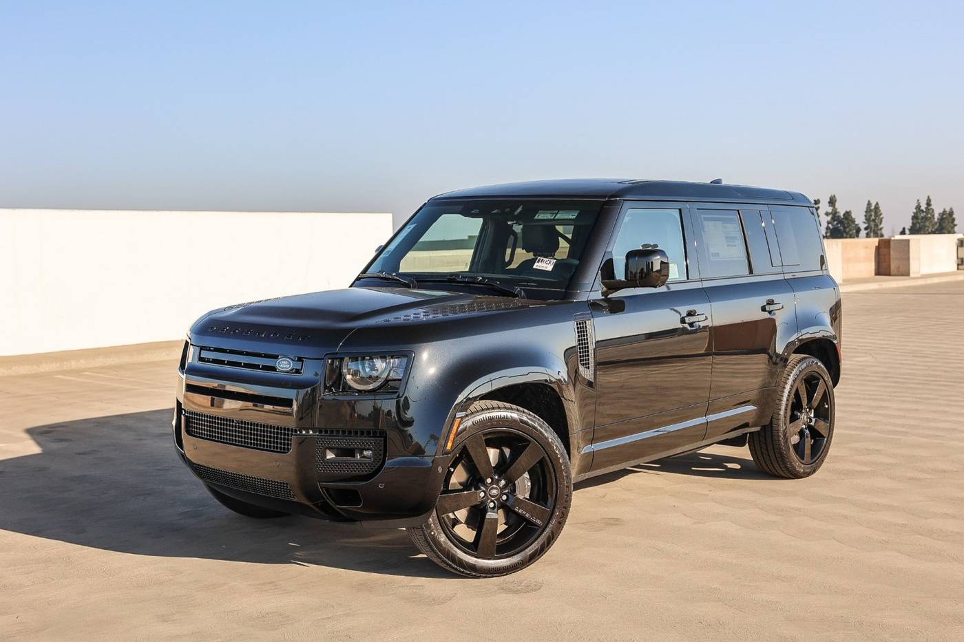 2025 Land Rover Defender X-Dynamic SE — SUV — 13 mi — Fresno, CA