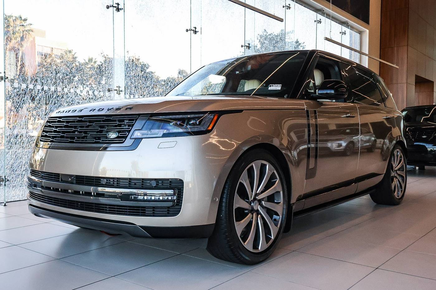 2025 Land Rover Range Rover P400 SE LWB
