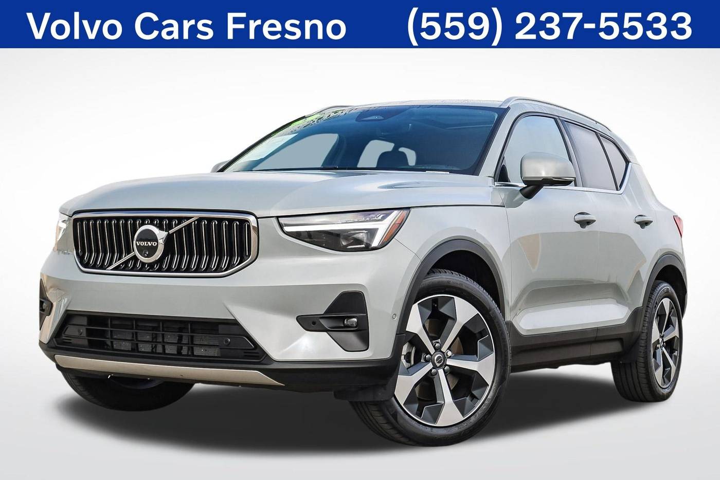 2025 Volvo XC40 B5 Plus Bright Theme