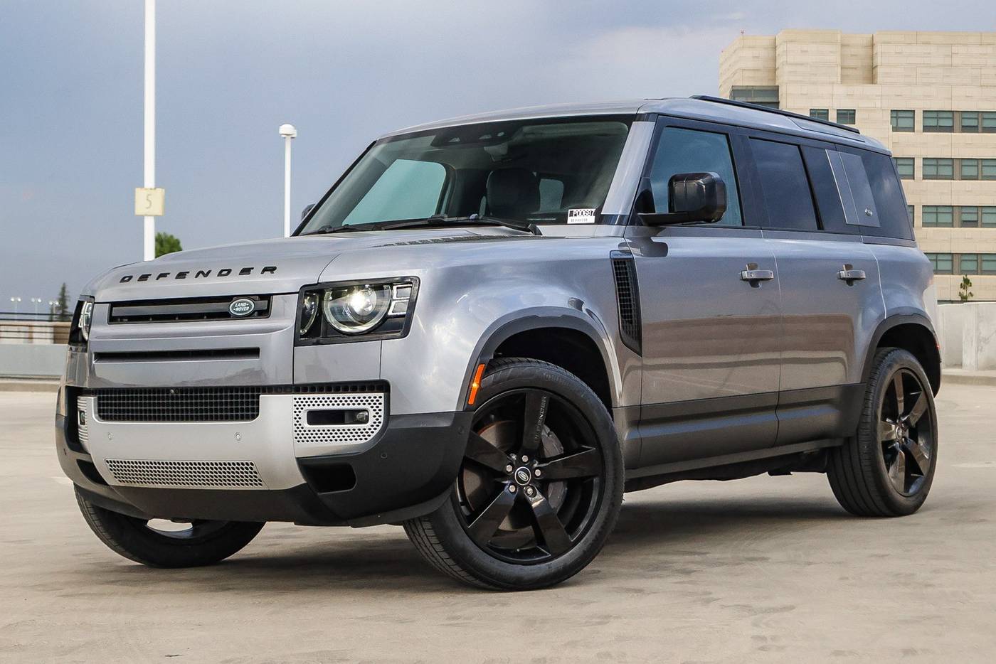 2023 Land Rover Defender SE — SUV — 31,255 mi — Fresno, CA
