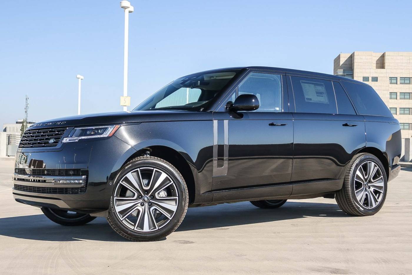 2025 Land Rover Range Rover P400 SE LWB