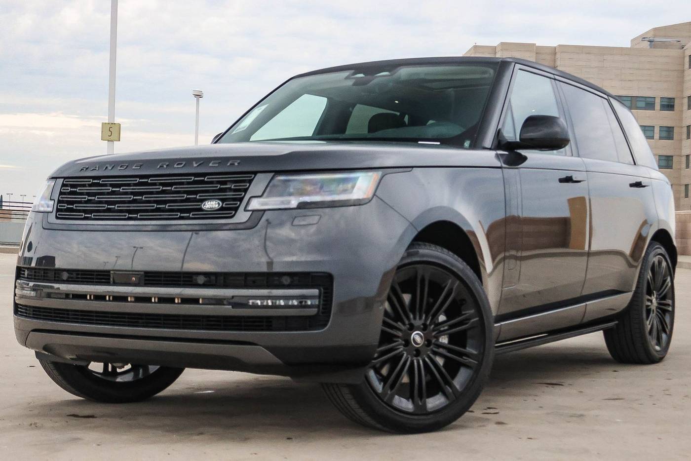 2025 Land Rover Range Rover P400 SE LWB