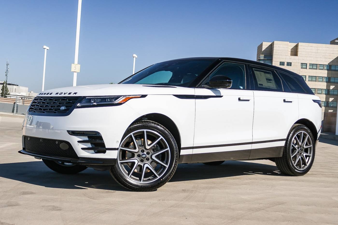 2026 Land Rover Range Rover Velar P250 Dynamic SE
