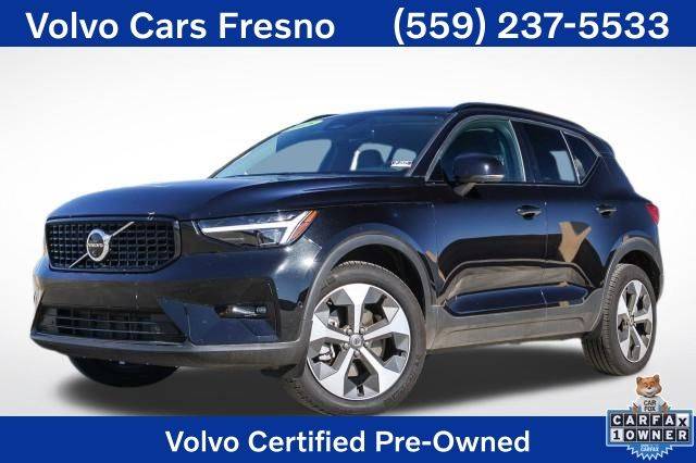 2025 Volvo XC40 B5 Plus Dark Theme