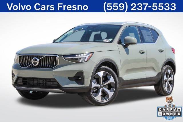 2024 Volvo XC40 B5 Plus Bright Theme