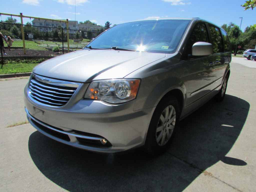 2015 Chrysler Town & Country Touring — Minivan — 170,849 mi — Purcellville, VA