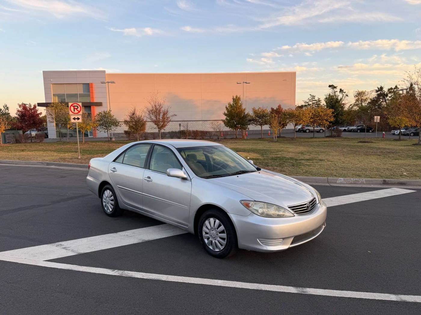2005 Toyota Camry LE — Sedan — 135,259 mi — Chantilly, VA