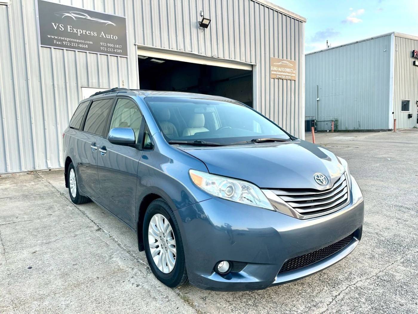 2015 Toyota Sienna XLE — Minivan — 155,097 mi — SACHSE, TX