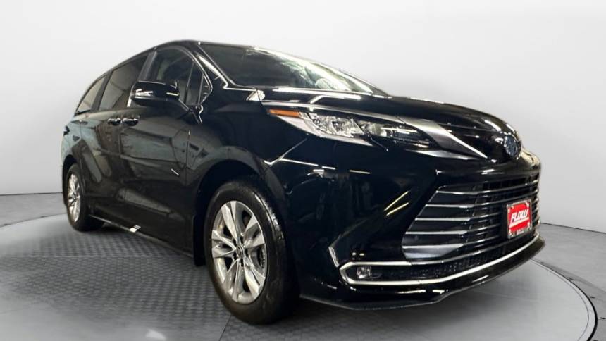 2025 Toyota Sienna Limited — Minivan — 3,451 mi — Charlottesville, VA