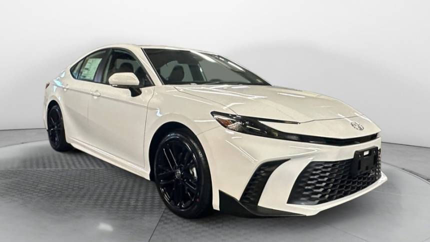 2025 Toyota Camry SE — Sedan — 1,833 mi — Charlottesville, VA