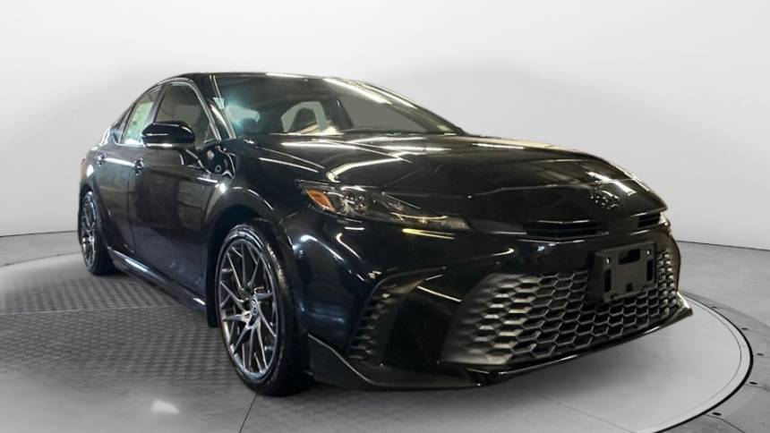 2025 Toyota Camry SE — Sedan — 3,935 mi — Charlottesville, VA
